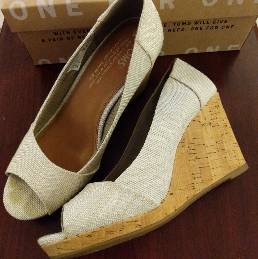 TOMS Natural Dye wedge heel